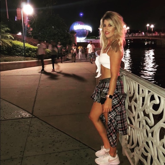 Meet your Posher, Maria - Picture 2 of 2